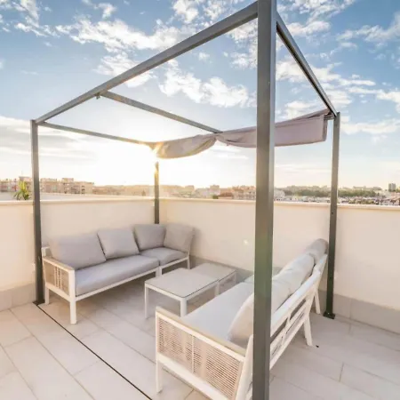 Luxury Penthouse - Rooftop Pool - 100m To The Sea דירה *