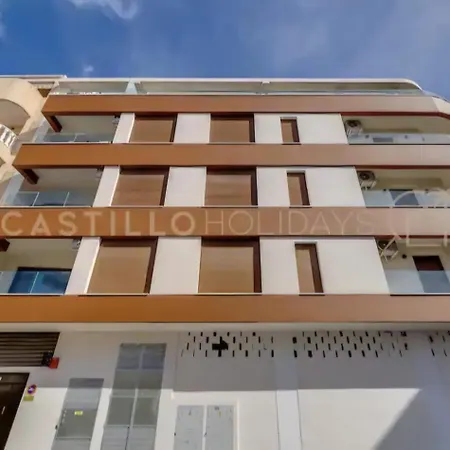 Luxury Penthouse - Rooftop Pool - 100m To The Sea דירה טורבייחה