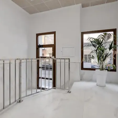 Luxury Penthouse - Rooftop Pool - 100m To The Sea דירה טורבייחה