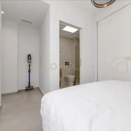 Luxury Penthouse - Rooftop Pool - 100m To The Sea דירה טורבייחה