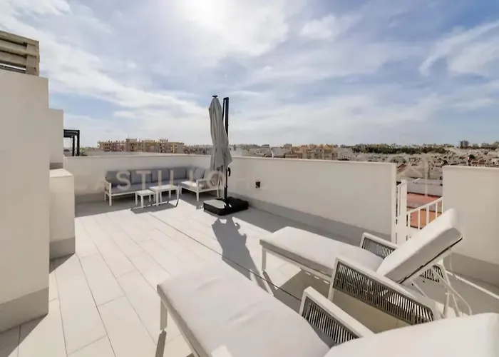 Luxury Penthouse - Rooftop Pool - 100m To The Sea *